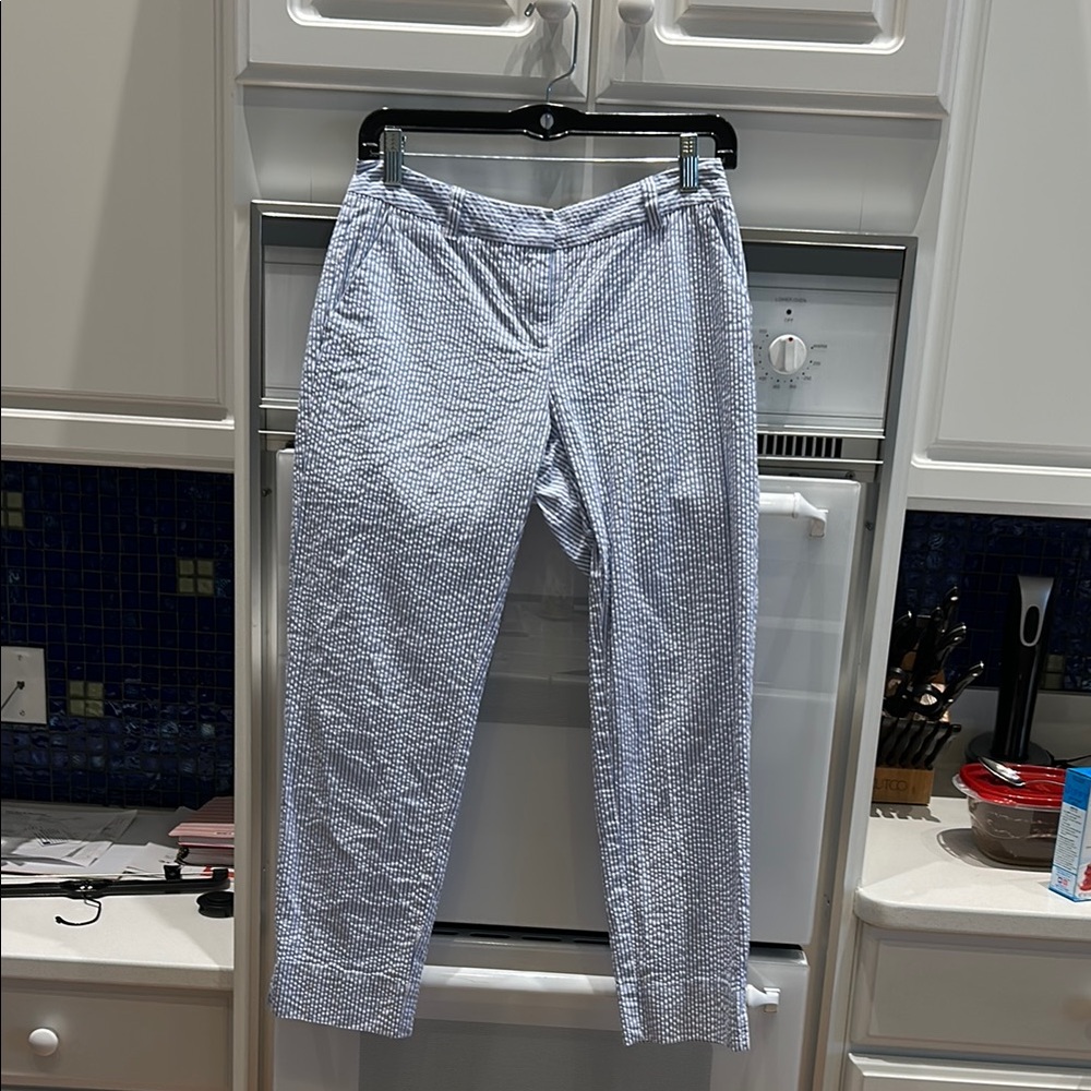 Vineyard Vines cropped pants. Size 0